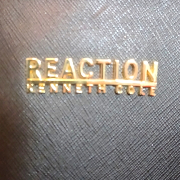 Reaction by Kenneth Cole Bag - Picture 3 of 14